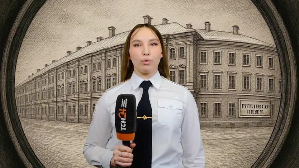 В каком городе открыли первую школу полиции и у кого на содержании были первые полицейские?