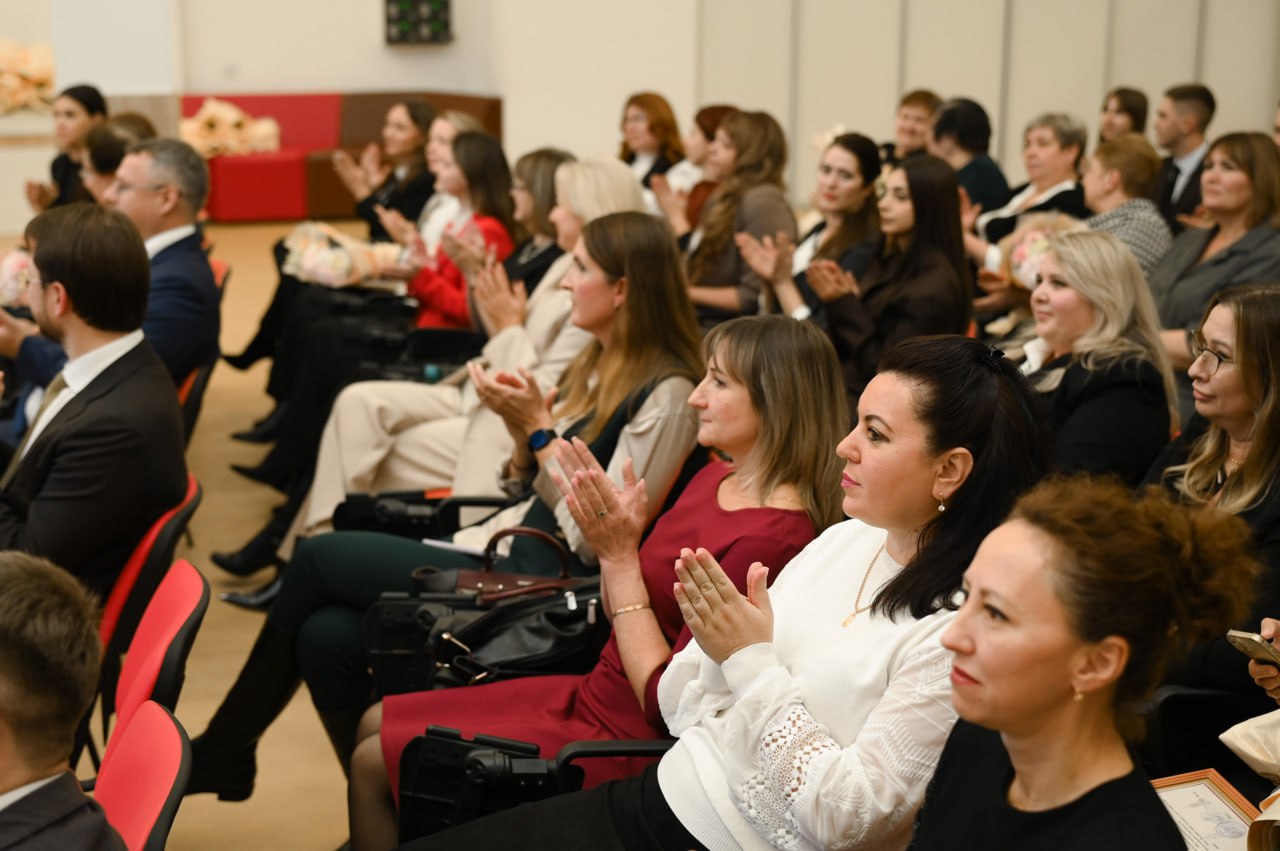 Финансы под контролем: экономистов Тульской области поздравили с профессиональным праздником Финансы под контролем: экономистов Тульской области поздравили с профессиональным праздником