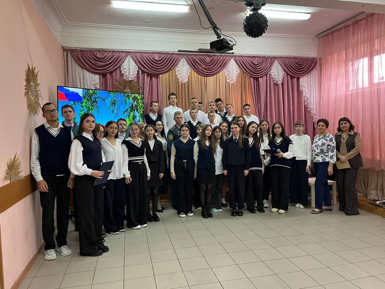 Накануне, сотрудники отдела Госавтоинспекции ОМВД России по городу Новомосковску Тульской области приняли участие в уроке Мужества под названием «Вечный зов родной земли», который состоялся на базе МКОУ «ЦО №10»