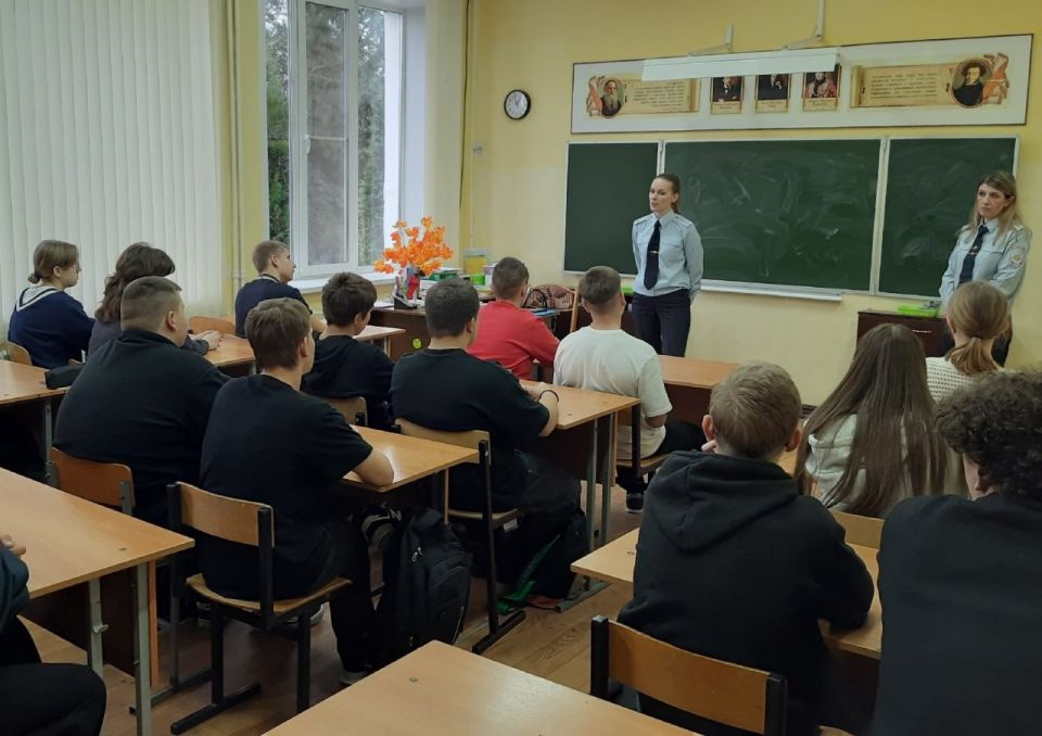 В Туле сотрудники полиции провели профилактическую беседу о вреде наркотических средств и правилах безопасного использования питбайков