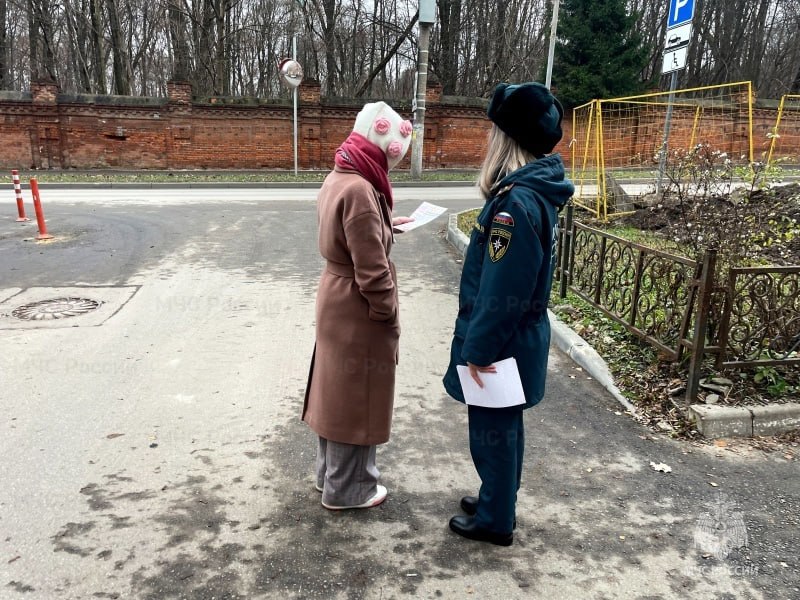 Спасатели напомнили жителям Центрального округа Тулы о пожарной безопасности Спасатели напомнили жителям Центрального округа Тулы о пожарной безопасности