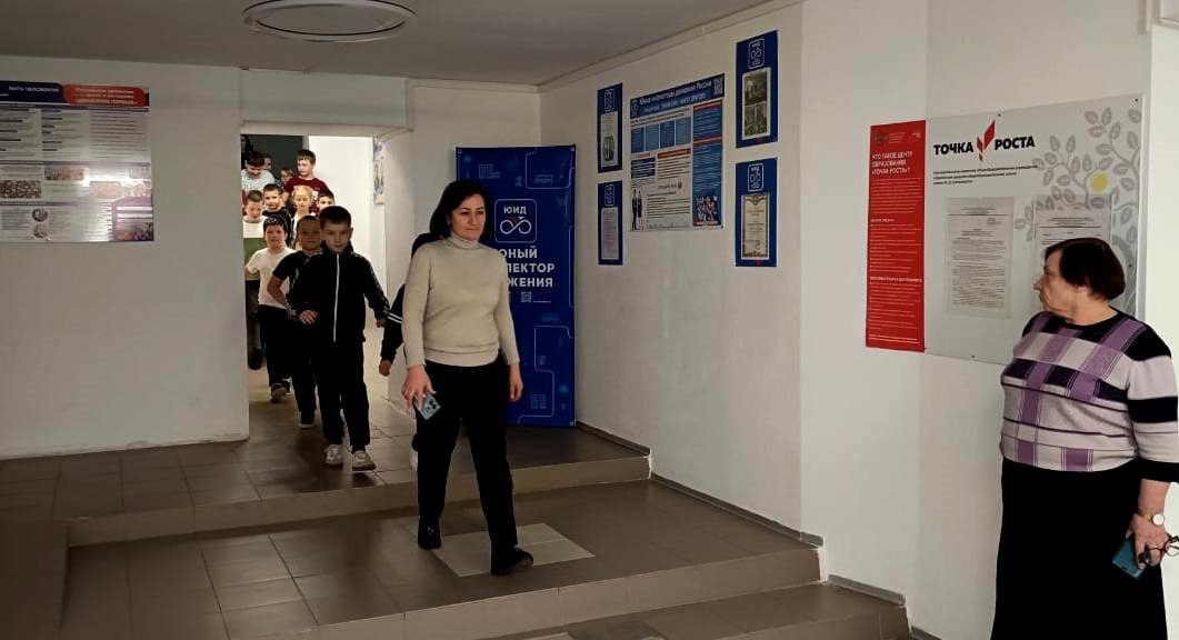 В школах Арсеньево и Одоева сотрудники МЧС России провели тренировки по эвакуации по сигналу пожарной тревоги В школах Арсеньево и Одоева сотрудники МЧС России провели тренировки по эвакуации по сигналу пожарной тревоги