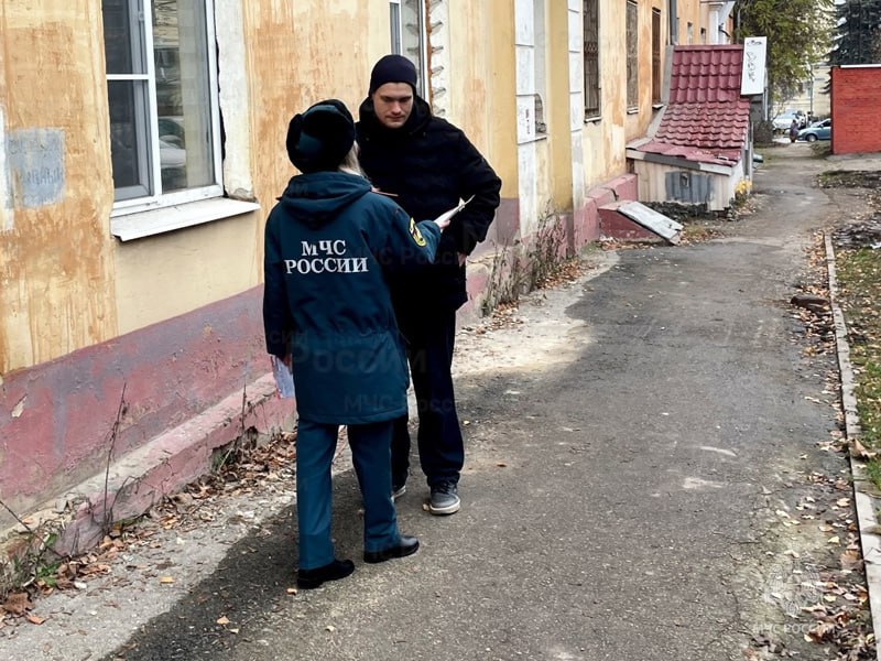 Спасатели напомнили жителям Центрального округа Тулы о пожарной безопасности Спасатели напомнили жителям Центрального округа Тулы о пожарной безопасности