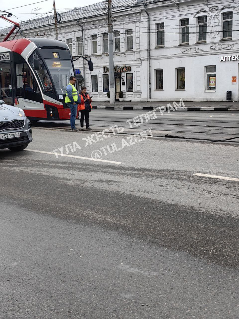 Трамвайное движение остановилось на улице Советской, 74
