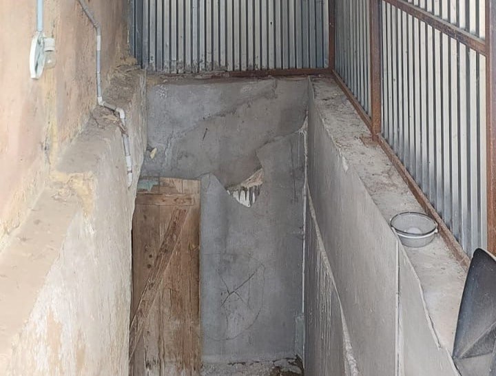 В Щекине двухэтажку признали аварийной, но часть жителей против сноса и хочет остаться там жить В Щекине двухэтажку признали аварийной, но часть жителей против сноса и хочет остаться там жить