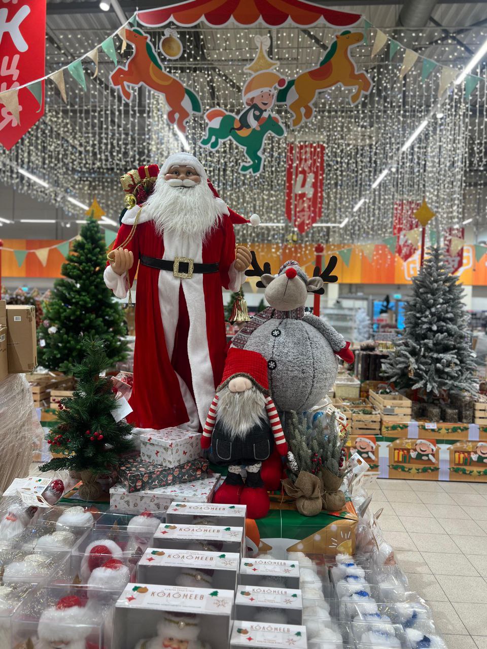 В это время в магазинах