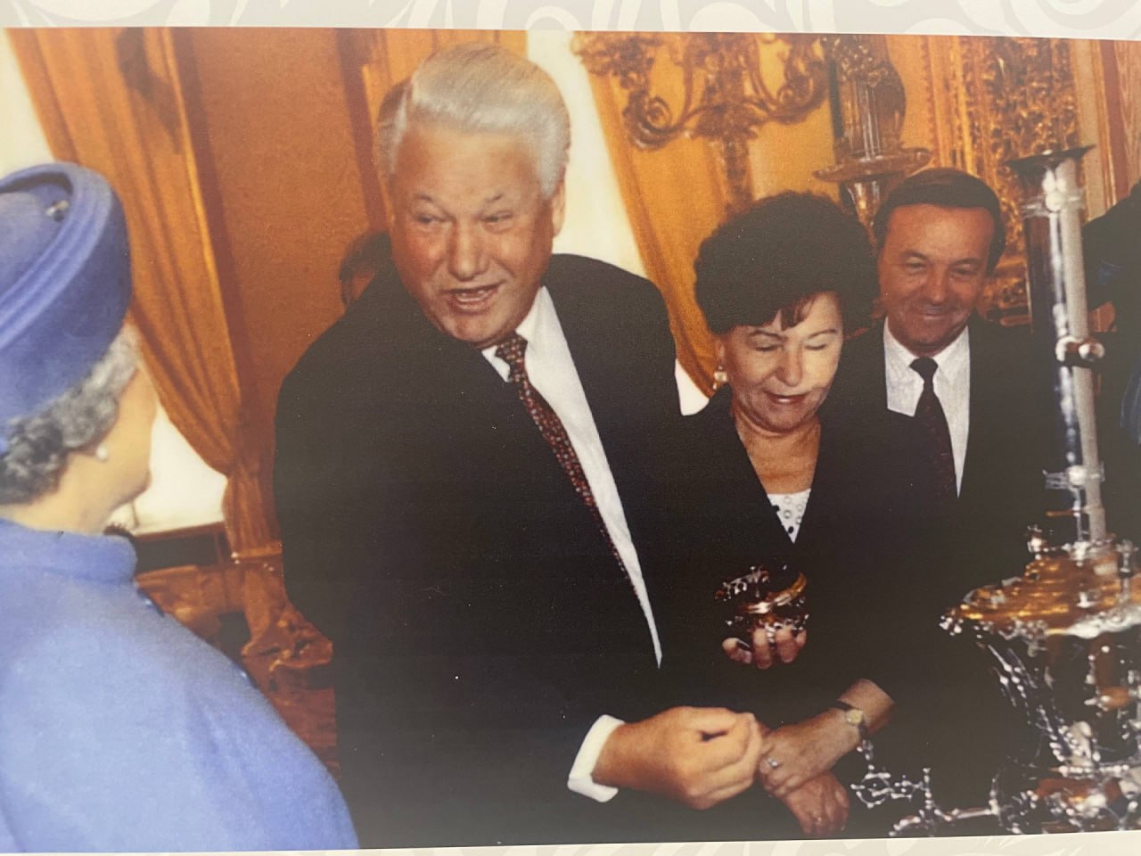 В Туле открылась выставка редчайших самоваров: есть «Миру - мир» и даже экземпляр из Букингемского дворца, который не смогли позволить себе американцы В Туле открылась выставка редчайших самоваров: есть «Миру - мир» и даже экземпляр из Букингемского дворца, который не смогли позволить себе американцы