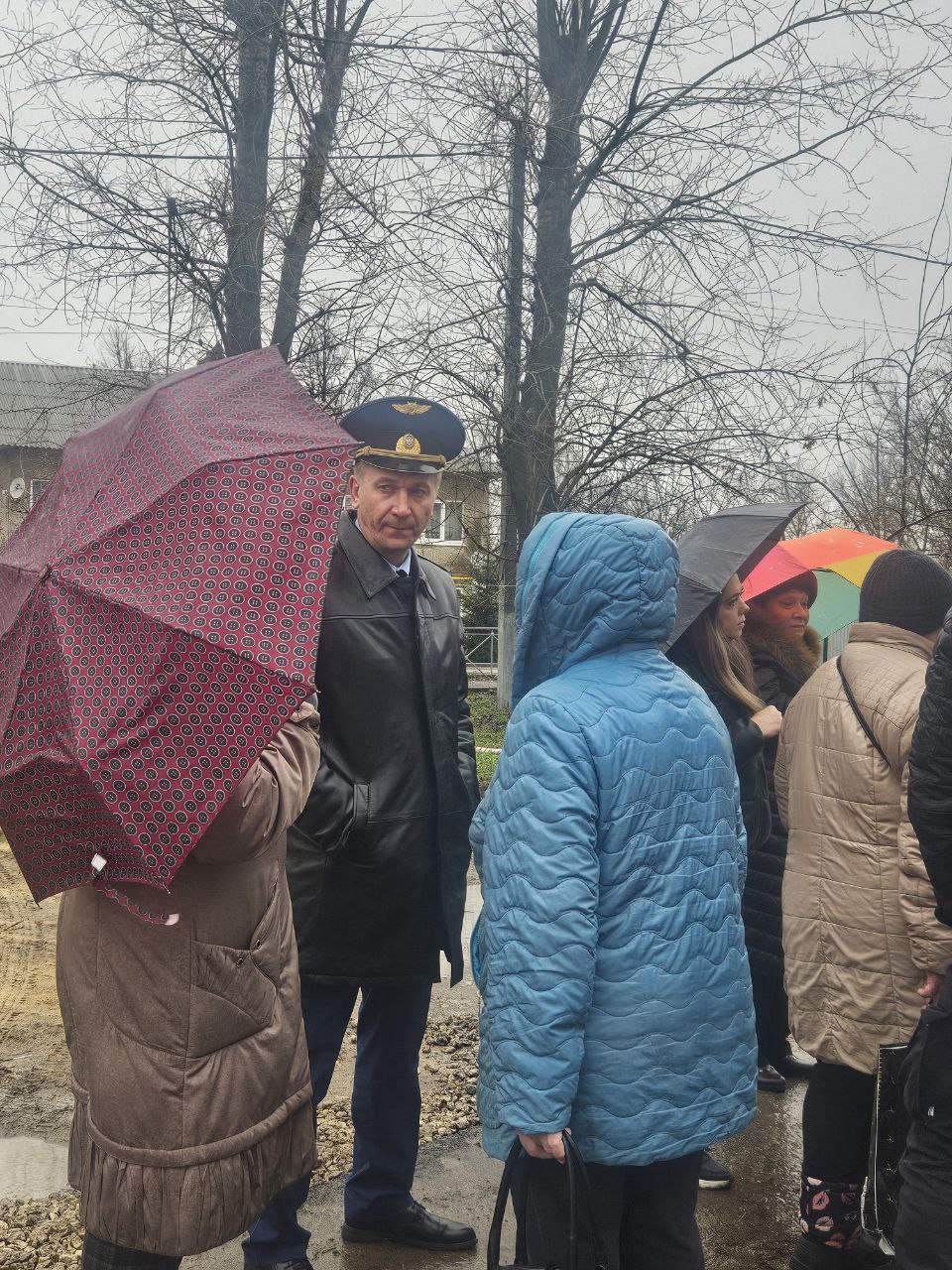 Работники прокуратуры Куркинского района Тульской области провели встречу с жителями многоквартирного дома, пострадавшего в результате взрыва газа в п. Куркино Тульской области 08.11.2025 Работники прокуратуры Куркинского района Тульской области провели встречу с жителями многоквартирного дома, пострадавшего в результате взрыва газа в п. Куркино Тульской области 08.11.2025