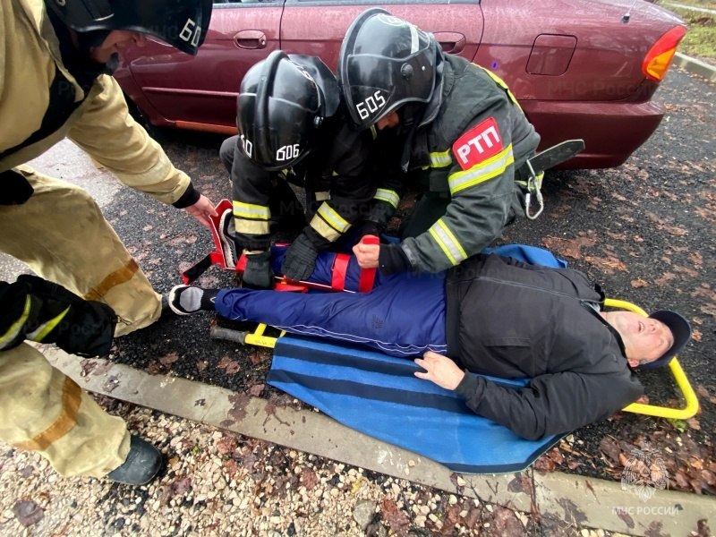 Суворовские спасатели отработали действия при ликвидации последствий ДТП