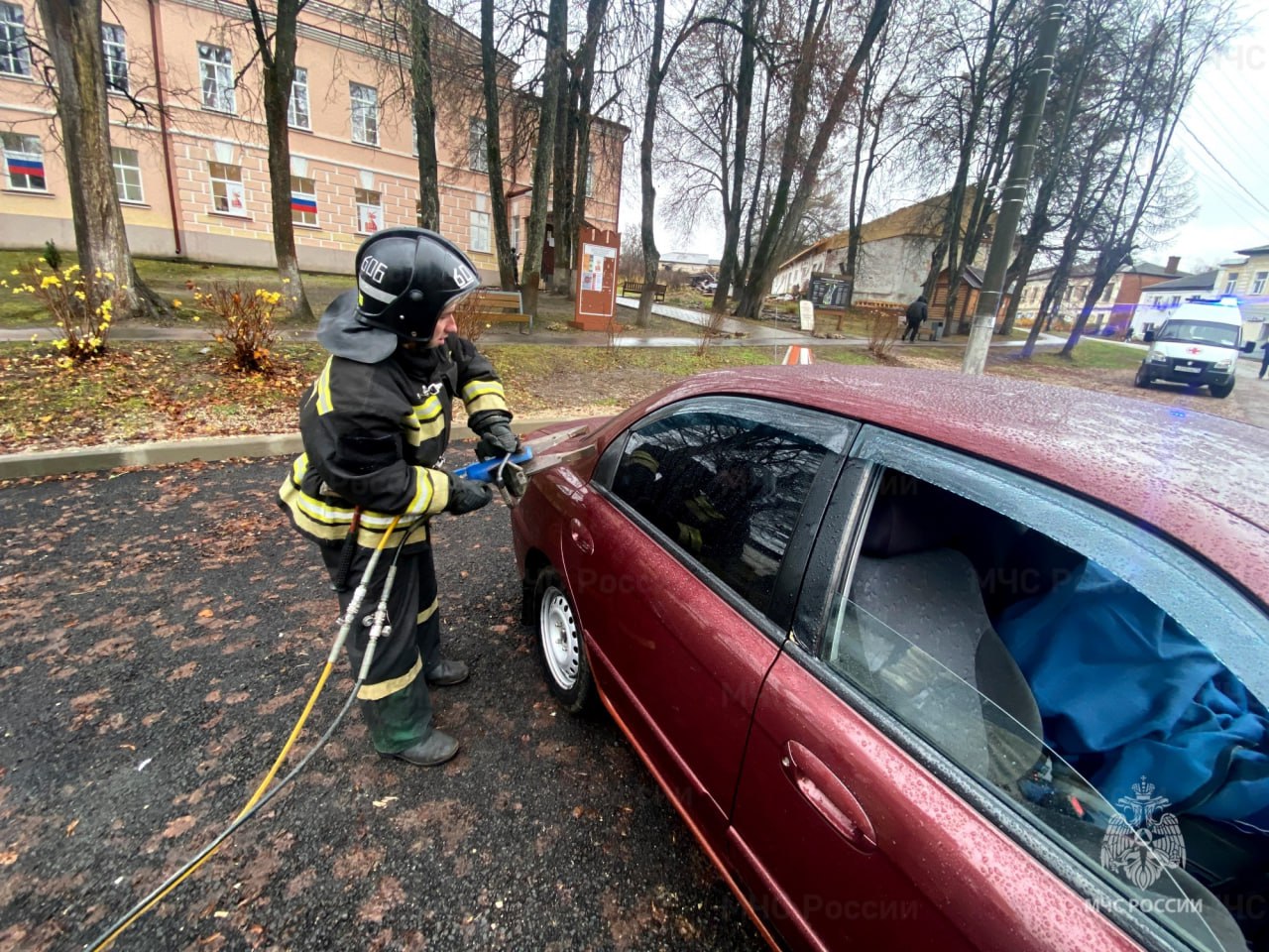 Суворовские спасатели отработали действия при ликвидации последствий ДТП Суворовские спасатели отработали действия при ликвидации последствий ДТП