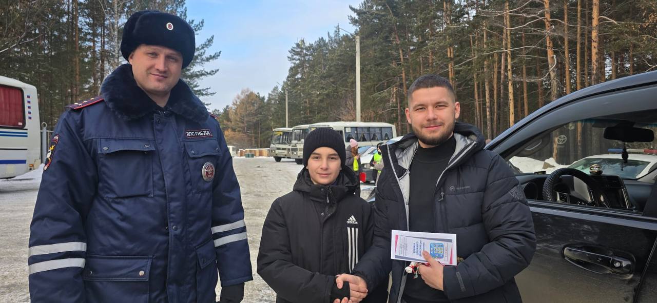 В Тулуне сотрудники Госавтоинспекции почтили память погибших в ДТП В Тулуне сотрудники Госавтоинспекции почтили память погибших в ДТП