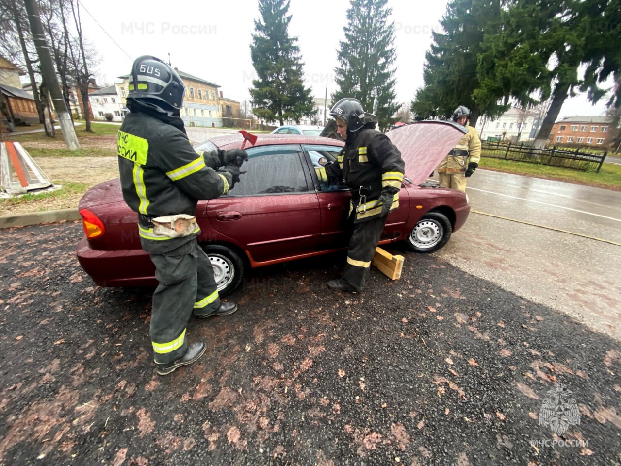 Суворовские спасатели отработали действия при ликвидации последствий ДТП Суворовские спасатели отработали действия при ликвидации последствий ДТП