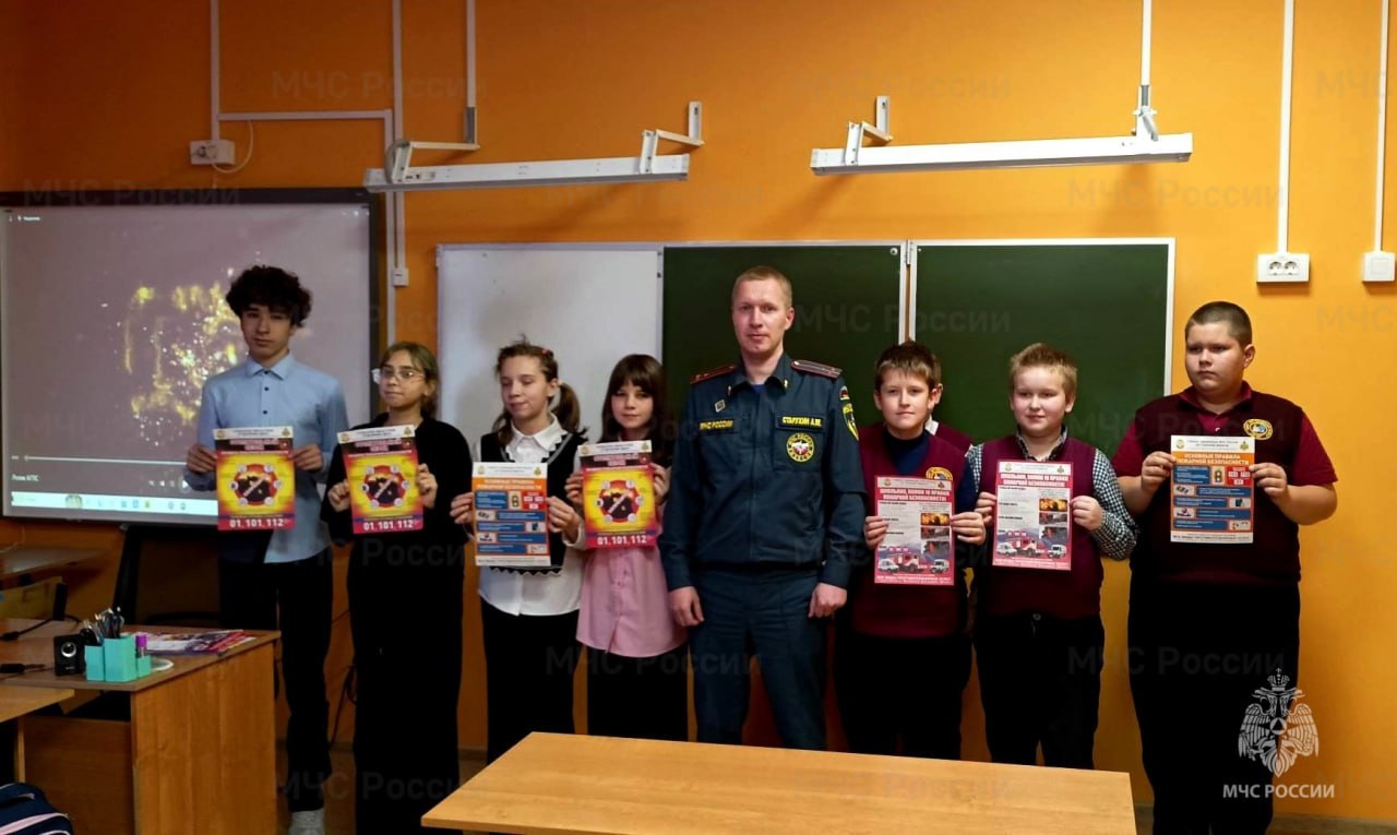 О героической профессии огнеборцев узнали школьники, побывав на экскурсии в пожарной части и на уроках в школе О героической профессии огнеборцев узнали школьники, побывав на экскурсии в пожарной части и на уроках в школе