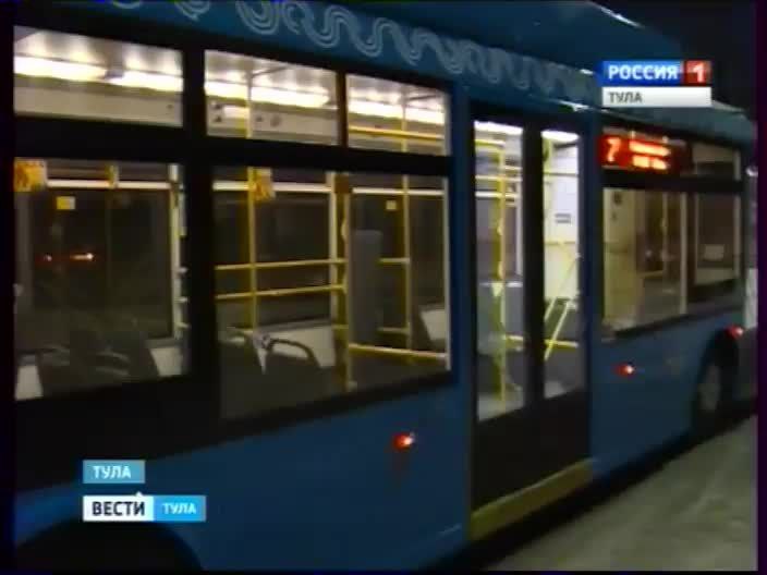 В понедельник утром в Туле на остановке «Облпотребсоюз» в троллейбусе произошло задымление из-за короткого замыкания