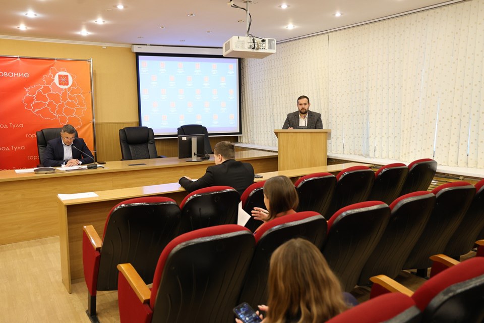 Главы города Тулы Алексей Эрк провел заседание Совета Тульской городской Думы Главы города Тулы Алексей Эрк провел заседание Совета Тульской городской Думы