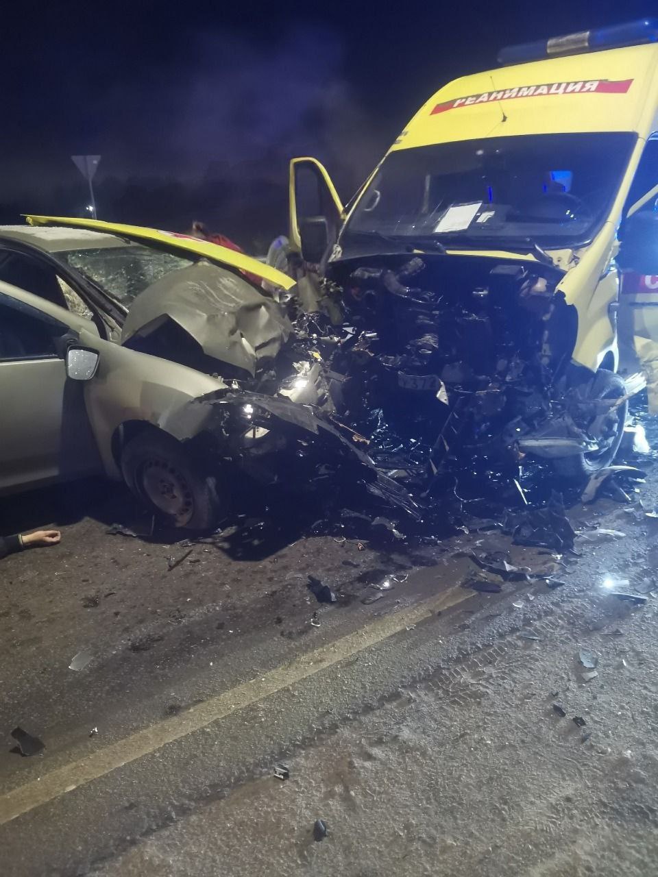 В ДТП со скорой помощью на Новомосковском шоссе погибла женщина