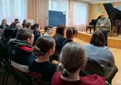 Заместитель начальника ЦПЭ УМВД России по Тульской области провёл лекцию для студентов по профилактике терроризма и экстремизма