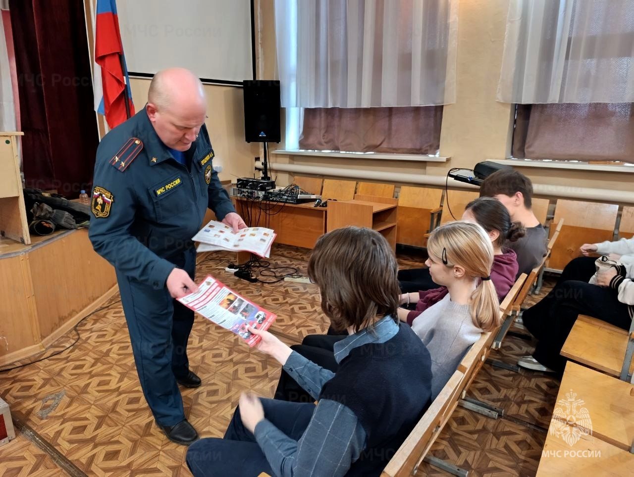 Донские школьники приняли участие в мастер-классах спасателей Донские школьники приняли участие в мастер-классах спасателей