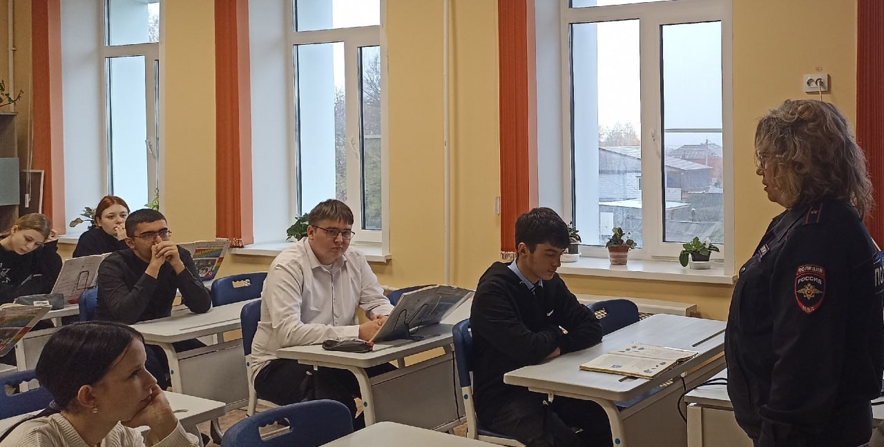 В Ефремове в рамках операции «Чистое поколение» сотрудник полиции провела профилактическое занятие со школьниками В Ефремове в рамках операции «Чистое поколение» сотрудник полиции провела профилактическое занятие со школьниками