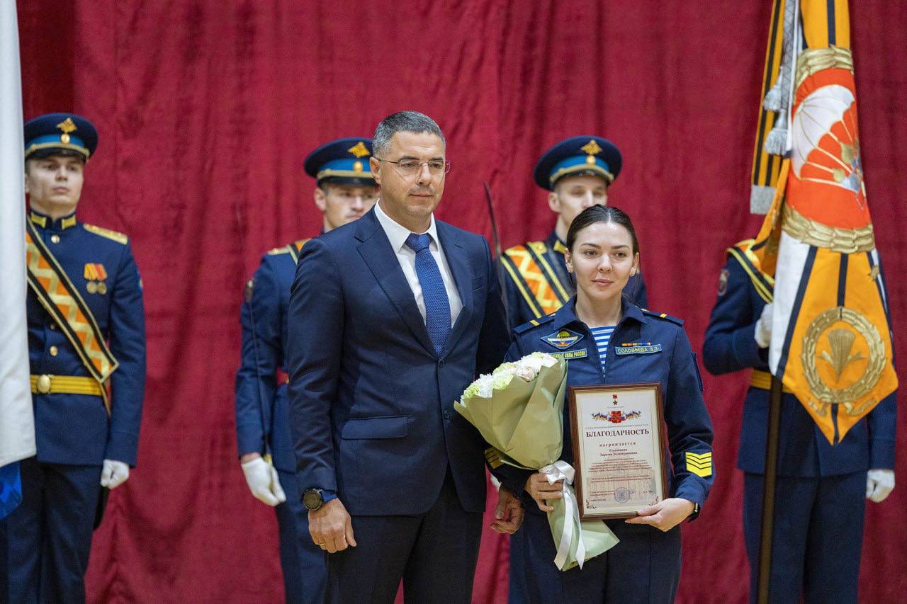 39-му отдельному гвардейскому медицинскому отряду вручено Георгиевское знамя 39-му отдельному гвардейскому медицинскому отряду вручено Георгиевское знамя