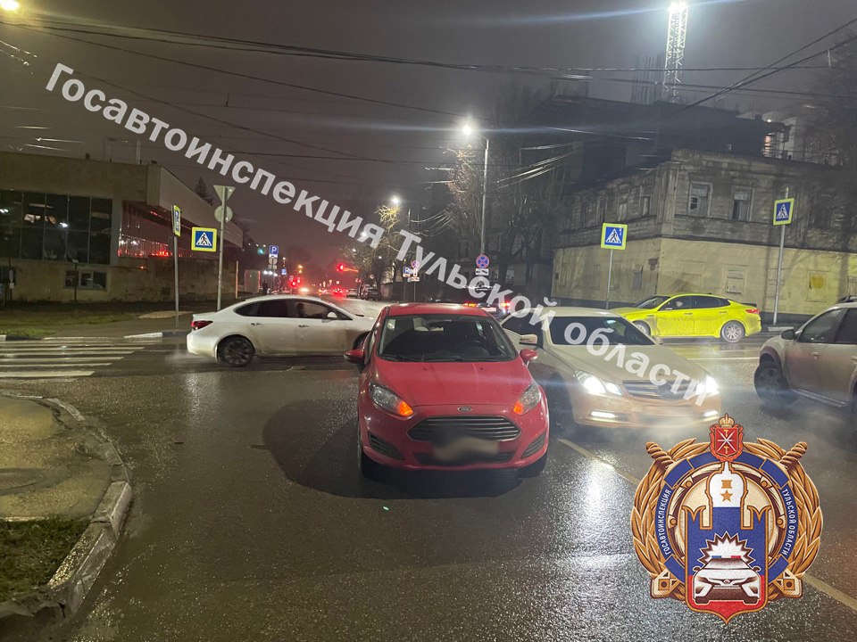17 ноября в 18:00 на улице Пушкинской города Тулы, женщина 1987 года рождения, управляя автомобилем «Форд Фиеста», совершила наезд на пешехода женщину – 1954 года рождения, которая, по предварительной информации, пересекала...