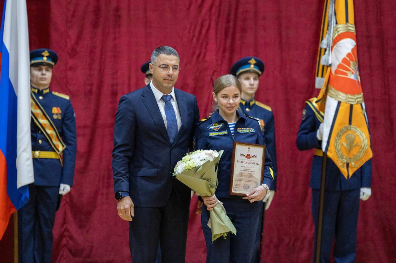 39-му отдельному гвардейскому медицинскому отряду вручено Георгиевское знамя 39-му отдельному гвардейскому медицинскому отряду вручено Георгиевское знамя