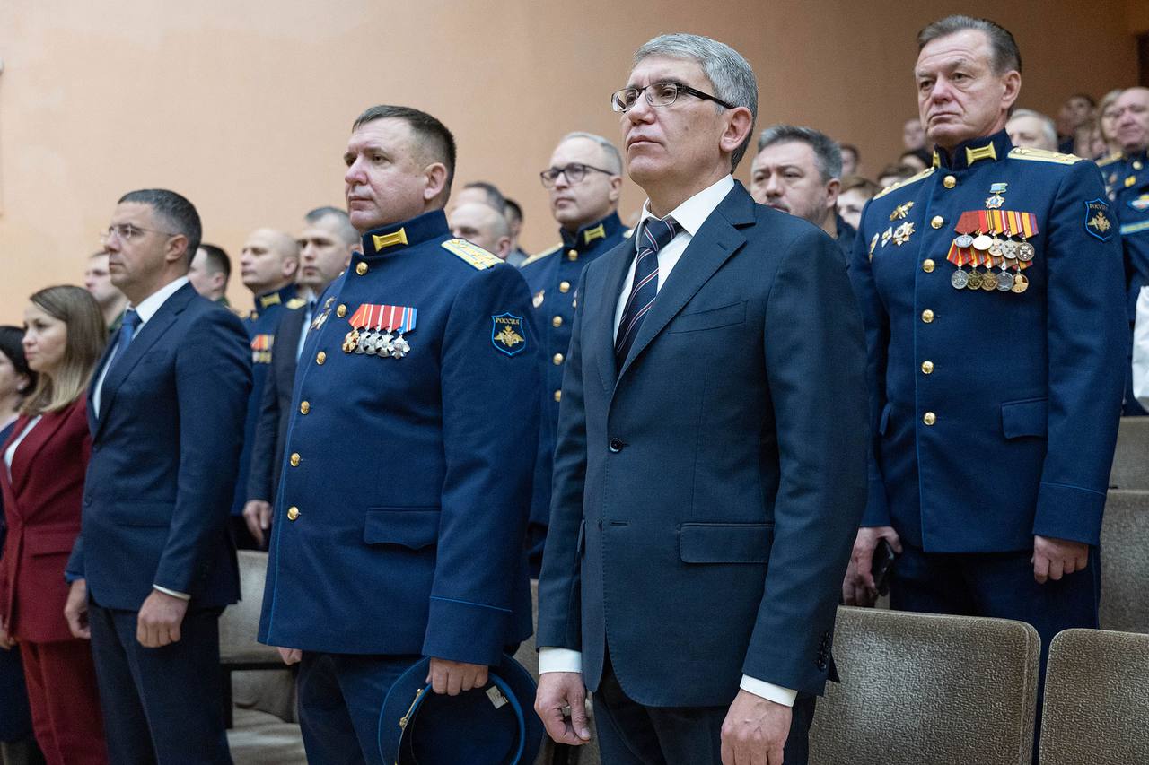 39-му отдельному гвардейскому медицинскому отряду вручено Георгиевское знамя 39-му отдельному гвардейскому медицинскому отряду вручено Георгиевское знамя