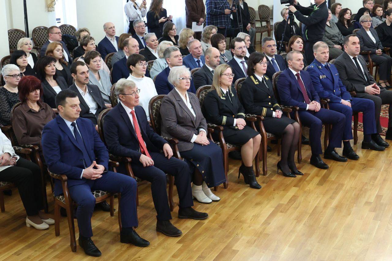 Глава города Тулы Алексей Эрк принял участие в торжественном мероприятии, посвященном 35-летию со дня образования налоговых органов РФ. Оно прошло в Доме Дворянского собрания Глава города Тулы Алексей Эрк принял участие в торжественном мероприятии, посвященном 35-летию со дня образования налоговых органов РФ. Оно прошло в Доме Дворянского собрания