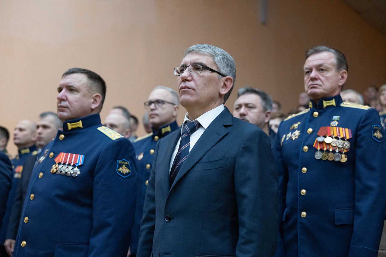 Герои в белых халатах: Тульские врачи ВДВ отмечены высшей наградой Герои в белых халатах: Тульские врачи ВДВ отмечены высшей наградой