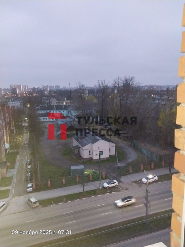 «Газон скоро облысеет»: туляк устал бороться с автомобилистами, которые паркуются в неположенном месте