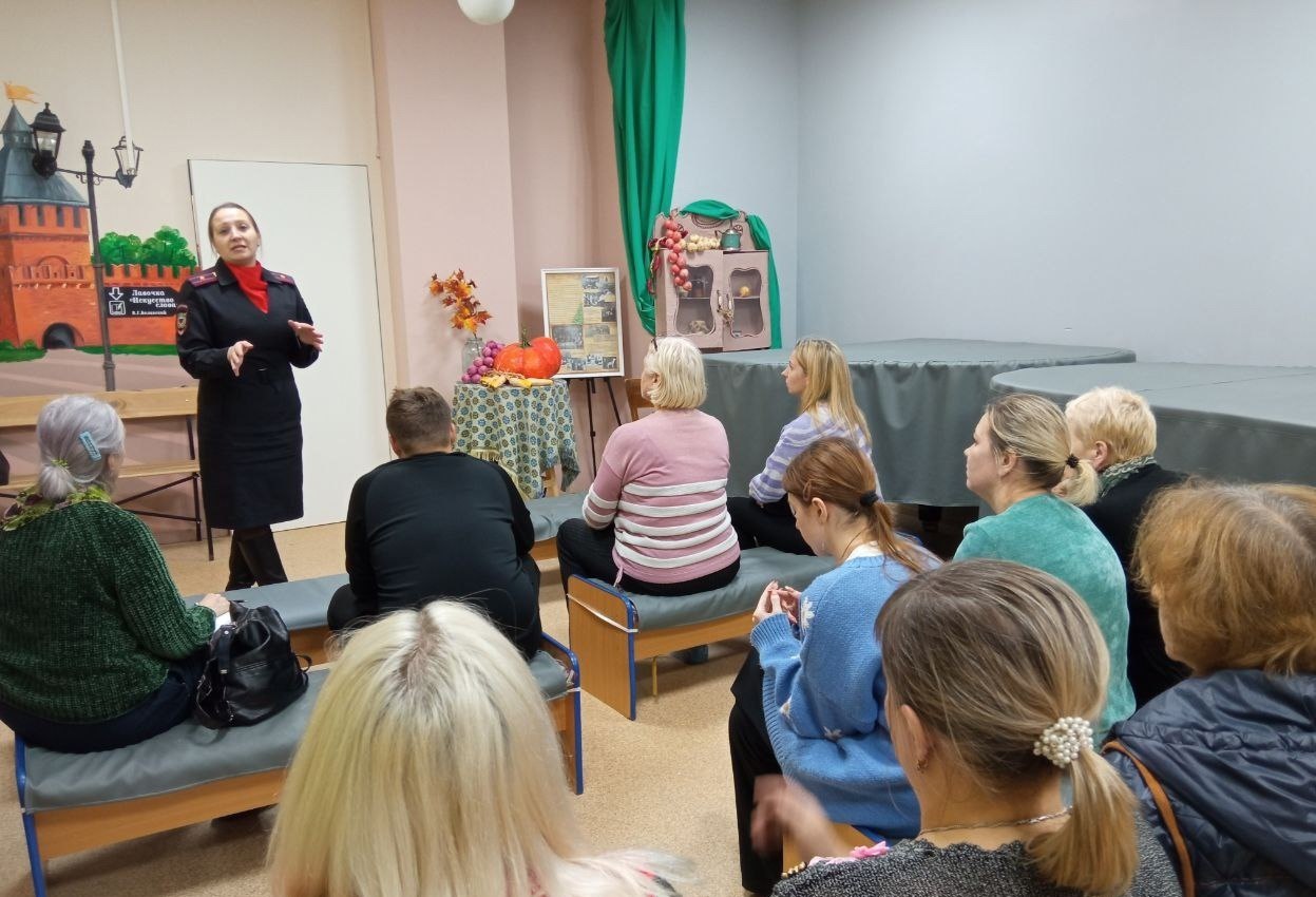 В Привокзальном округе Тулы в рамках операции «Чистое поколение» инспектором ПДН проведена профилактическая встреча