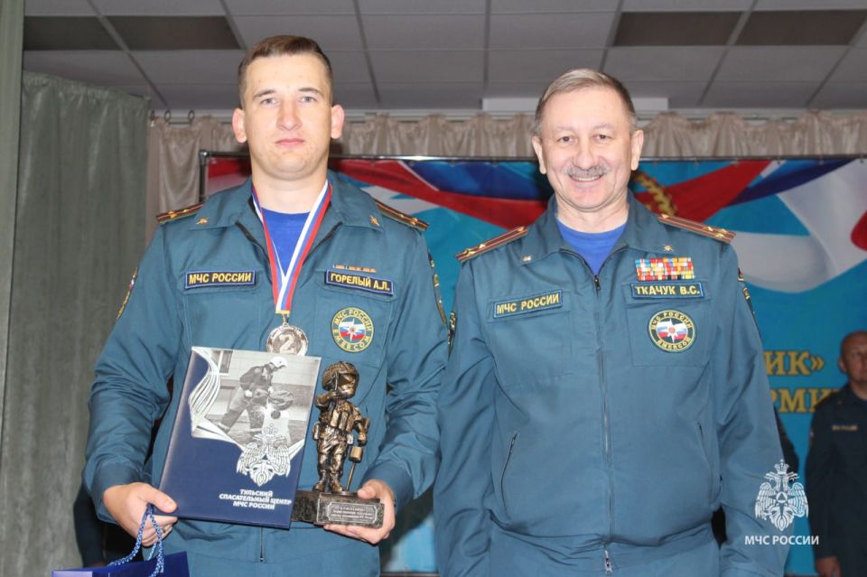 #ЛицаМЧС. Призёр конкурса «Лучший пиротехник спасательных воинственных формирований МЧС России» 2025 года Сегодня в нашей рубрике инженер спасательной группы проведения пиротехнических и взрывных работ Тульского...