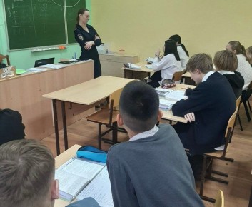 В рамках акции «Чистое поколение» инспектор по делам несовершеннолетних провела профилактическую беседу со школьниками города Донского