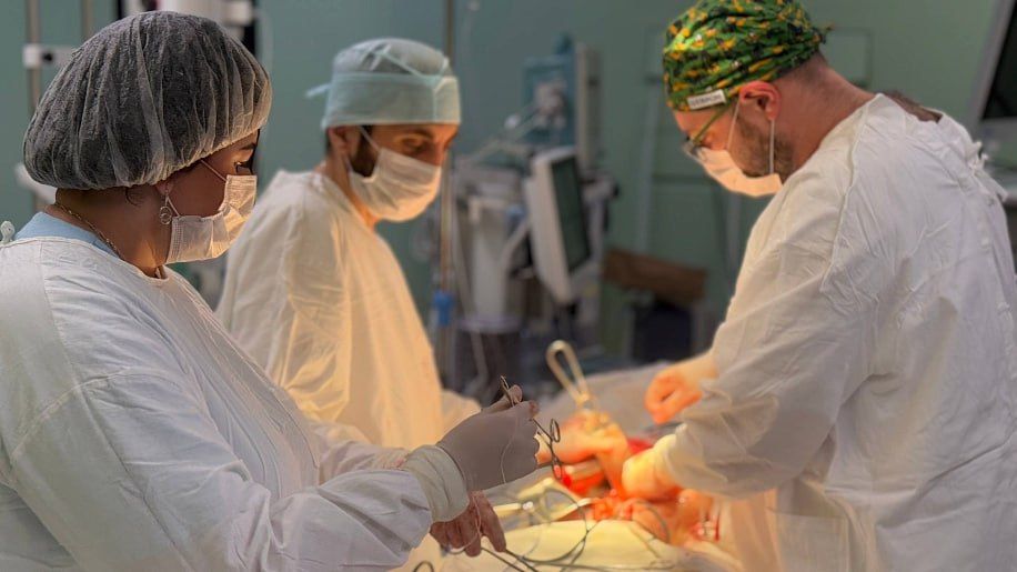 Тульские онкохирурги с помощью передового метода удалили опухоль в толстой кишке