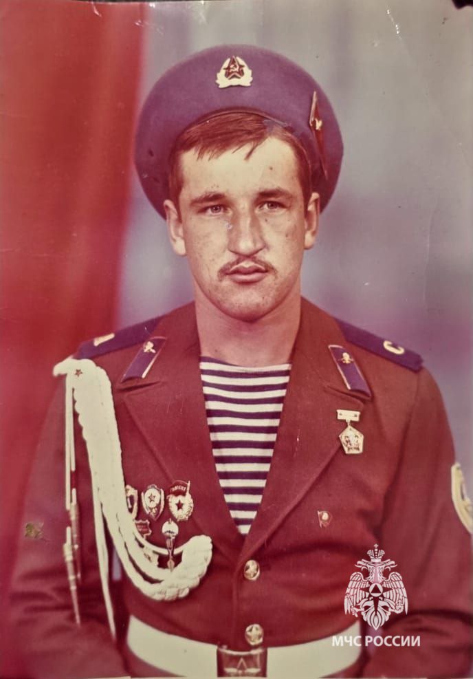 #ЛицаМЧС. Призёр конкурса «Лучший пиротехник спасательных воинственных формирований МЧС России» 2025 года Сегодня в нашей рубрике инженер спасательной группы проведения пиротехнических и взрывных работ Тульского... #ЛицаМЧС. Призёр конкурса «Лучший пиротехник спасательных воинственных формирований МЧС России» 2025 года Сегодня в нашей рубрике инженер спасательной группы проведения пиротехнических и взрывных работ Тульского...