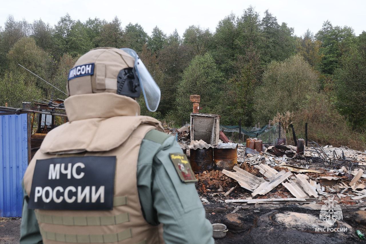 #ЛицаМЧС. Призёр конкурса «Лучший пиротехник спасательных воинственных формирований МЧС России» 2025 года Сегодня в нашей рубрике инженер спасательной группы проведения пиротехнических и взрывных работ Тульского... #ЛицаМЧС. Призёр конкурса «Лучший пиротехник спасательных воинственных формирований МЧС России» 2025 года Сегодня в нашей рубрике инженер спасательной группы проведения пиротехнических и взрывных работ Тульского...