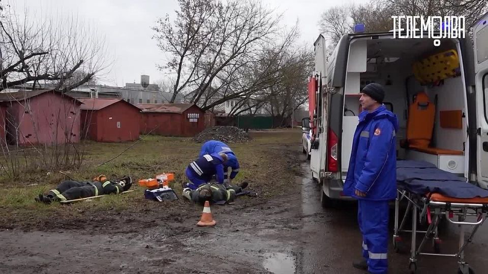 #СМИобМЧС. Киреевские спасатели отработали действия при ДТП О том, как происходят межведомственные тактико-специальные учения по ликвидации последствий дорожно-транспортного происшествия смотри в сюжете телеканала «Телемолва»