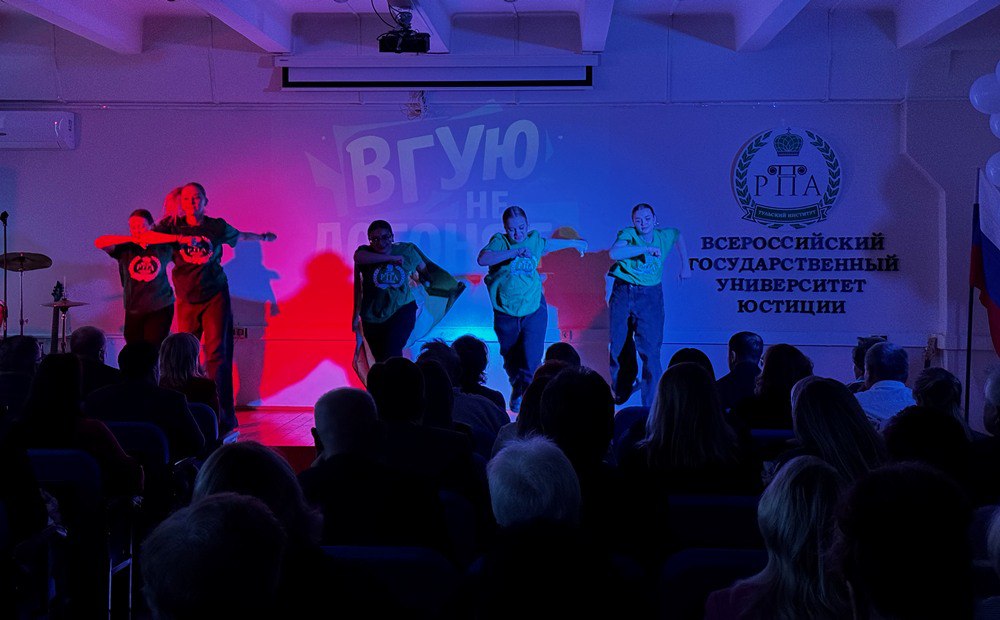 Первый заместитель председателя Тульской городской Думы Евгений Смолянинов поздравил коллектив Тульского института Всероссийского госуниверситета юстиции Первый заместитель председателя Тульской городской Думы Евгений Смолянинов поздравил коллектив Тульского института Всероссийского госуниверситета юстиции