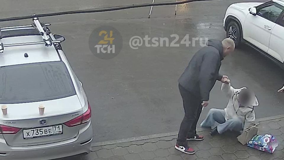 Сегодня утром на тротуарах образовалась наледь из-за постоянных перепадов температуры