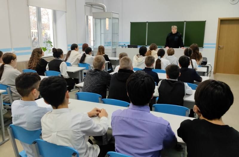 В Узловском районе в рамках акции «Чистое поколение-2025» начальник подразделения по делам несовершеннолетних рассказала о вреде наркотических средств