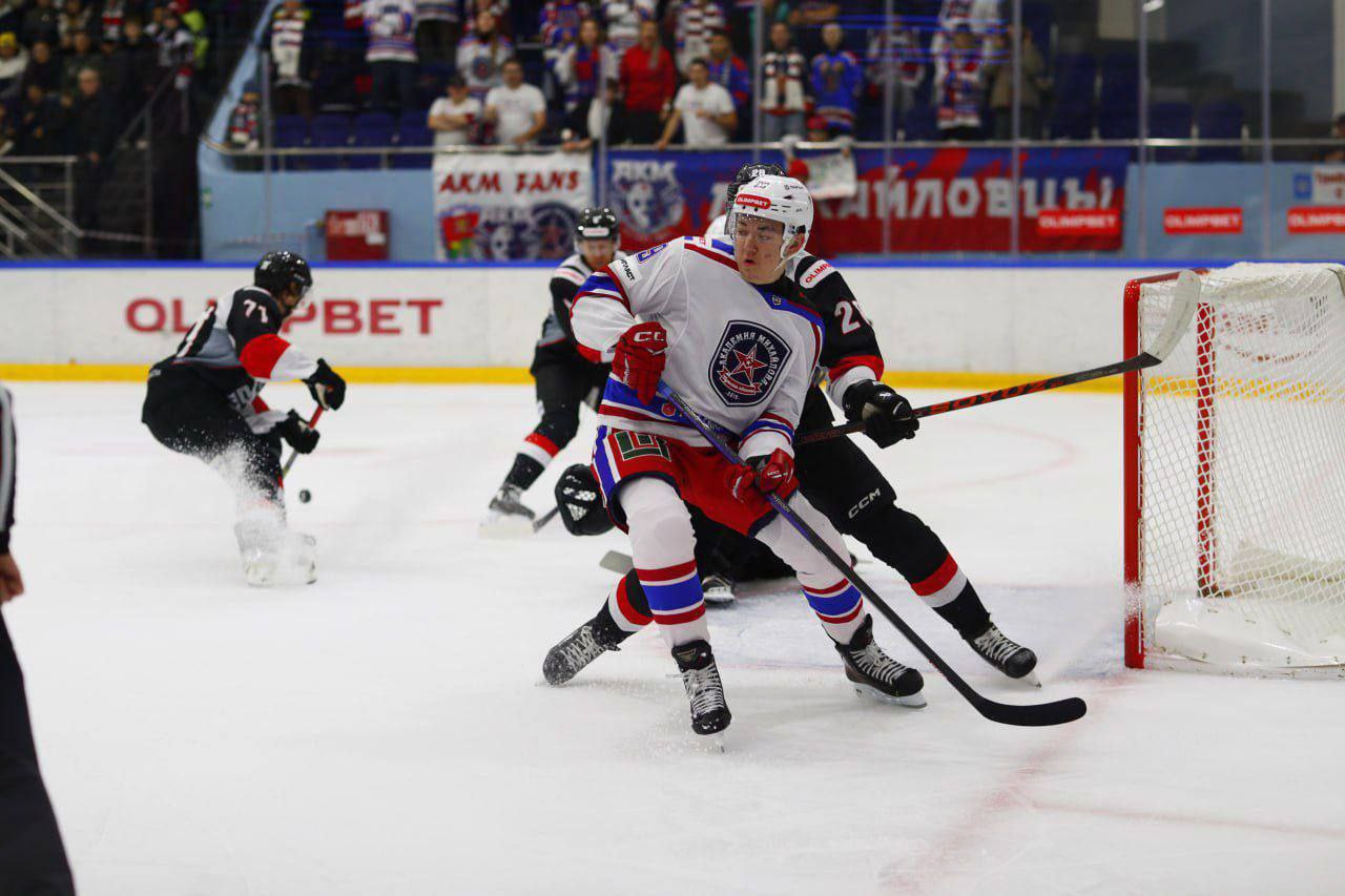 Тульский АКМ по буллитам выиграл 3:2 в Тамбове в своём 25-м матче регулярного чемпионата ВХЛ