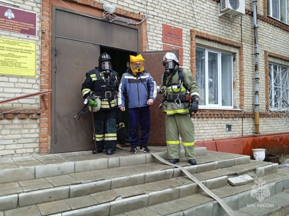 В здании администрации Каменского района прошли пожарно-тактические учения