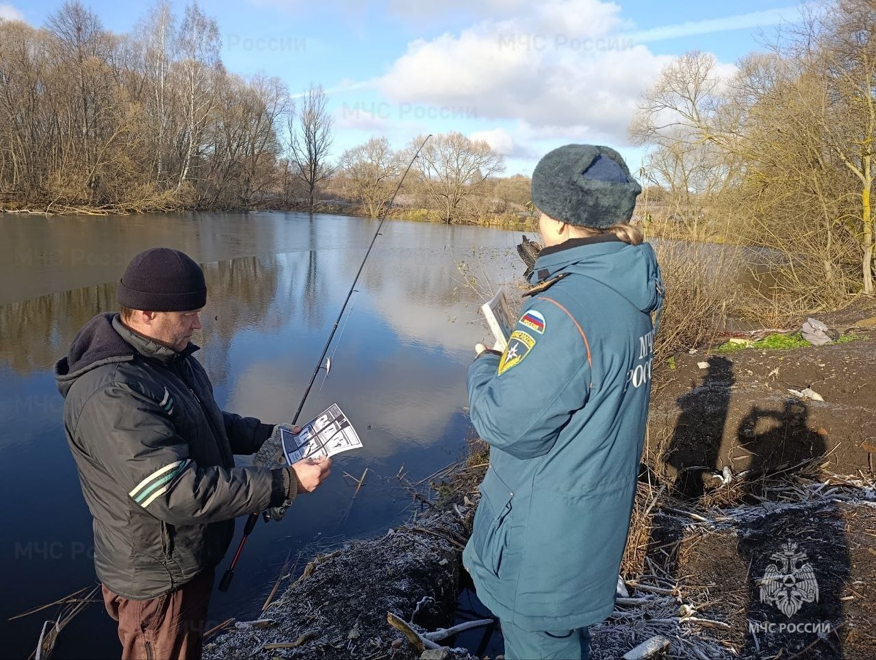 Сотрудники ГИМС продолжают патрулировать водоемы области в связи с активным закрытием осенней рыбалки Сотрудники ГИМС продолжают патрулировать водоемы области в связи с активным закрытием осенней рыбалки