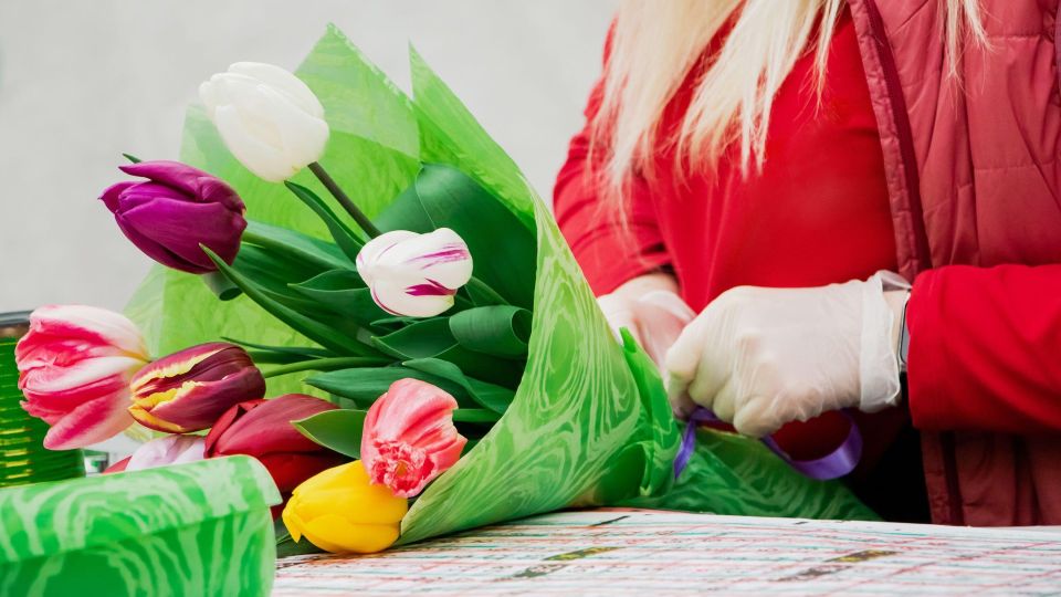 Вот как продавцы маскируют несвежие цветы: обратите внимание на эту деталь