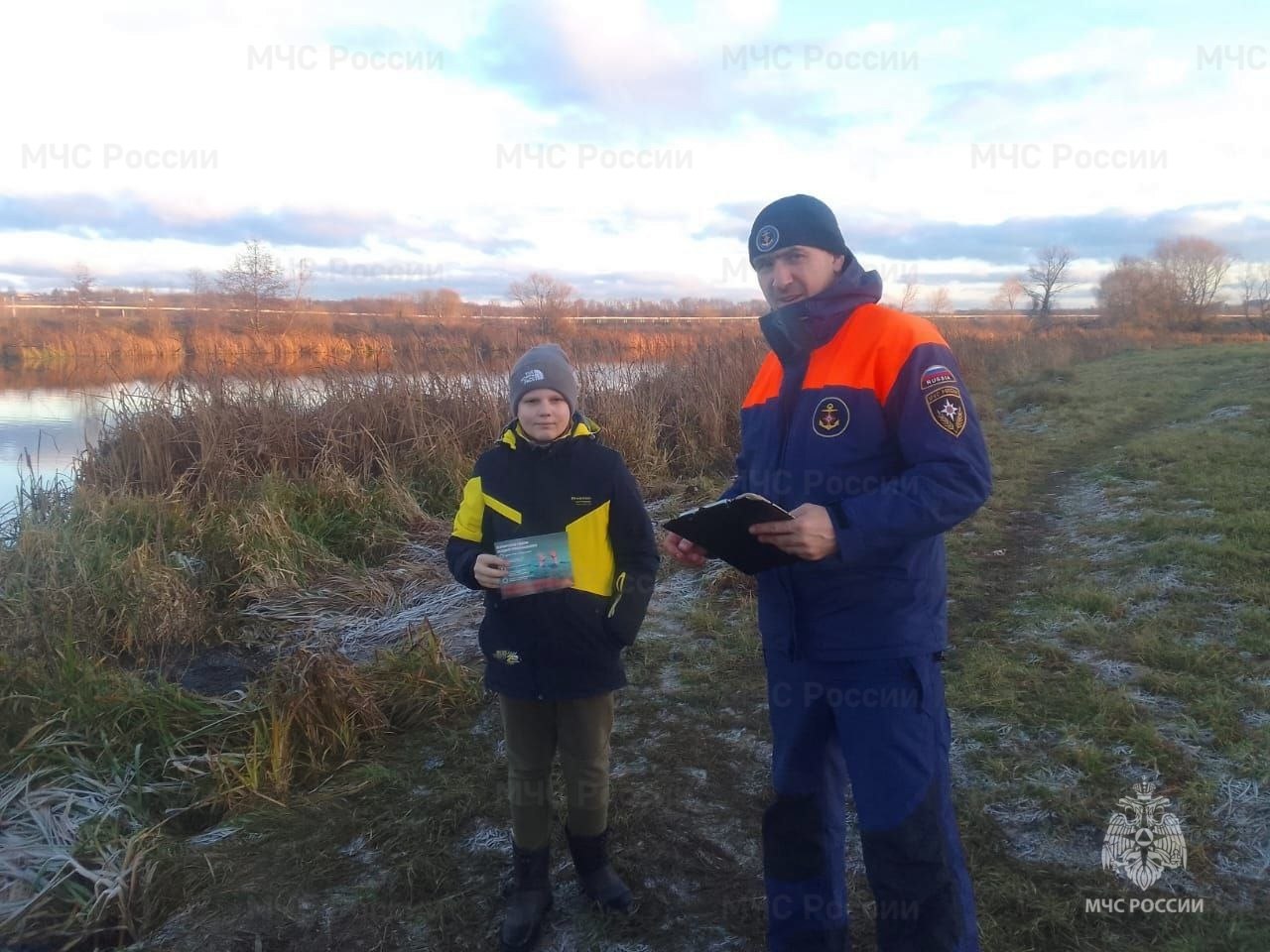 Сотрудники ГИМС продолжают патрулировать водоемы области в связи с активным закрытием осенней рыбалки Сотрудники ГИМС продолжают патрулировать водоемы области в связи с активным закрытием осенней рыбалки