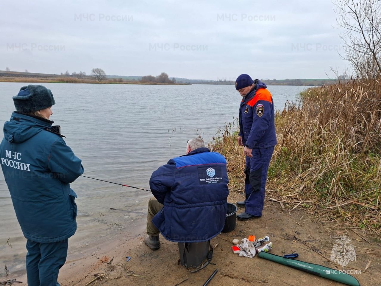 Сотрудники ГИМС продолжают патрулировать водоемы области в связи с активным закрытием осенней рыбалки Сотрудники ГИМС продолжают патрулировать водоемы области в связи с активным закрытием осенней рыбалки