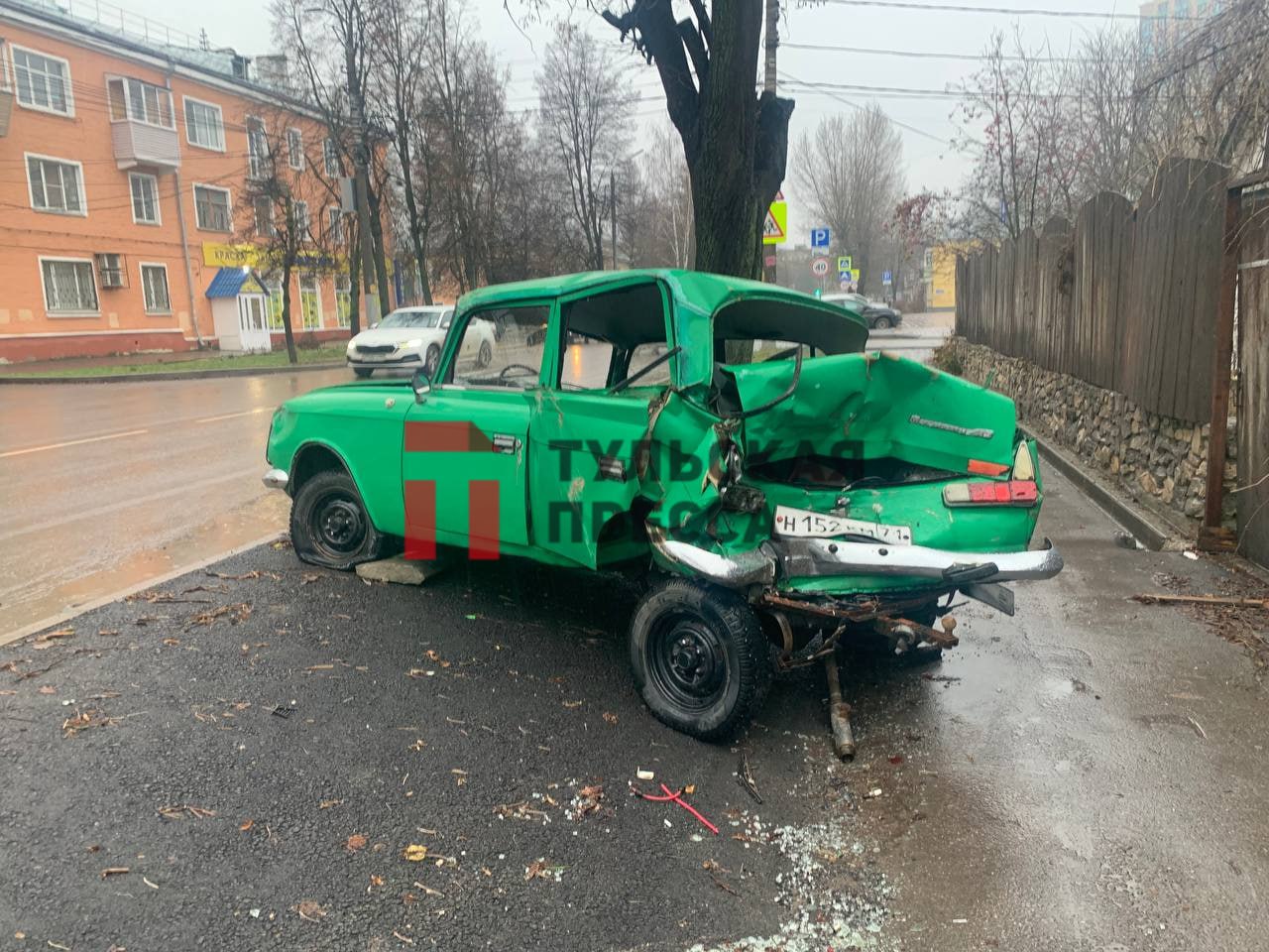 1,5 года. Именно столько «Москвич-412» мешал автомобилистам на улице Болдина в Туле 1,5 года. Именно столько «Москвич-412» мешал автомобилистам на улице Болдина в Туле