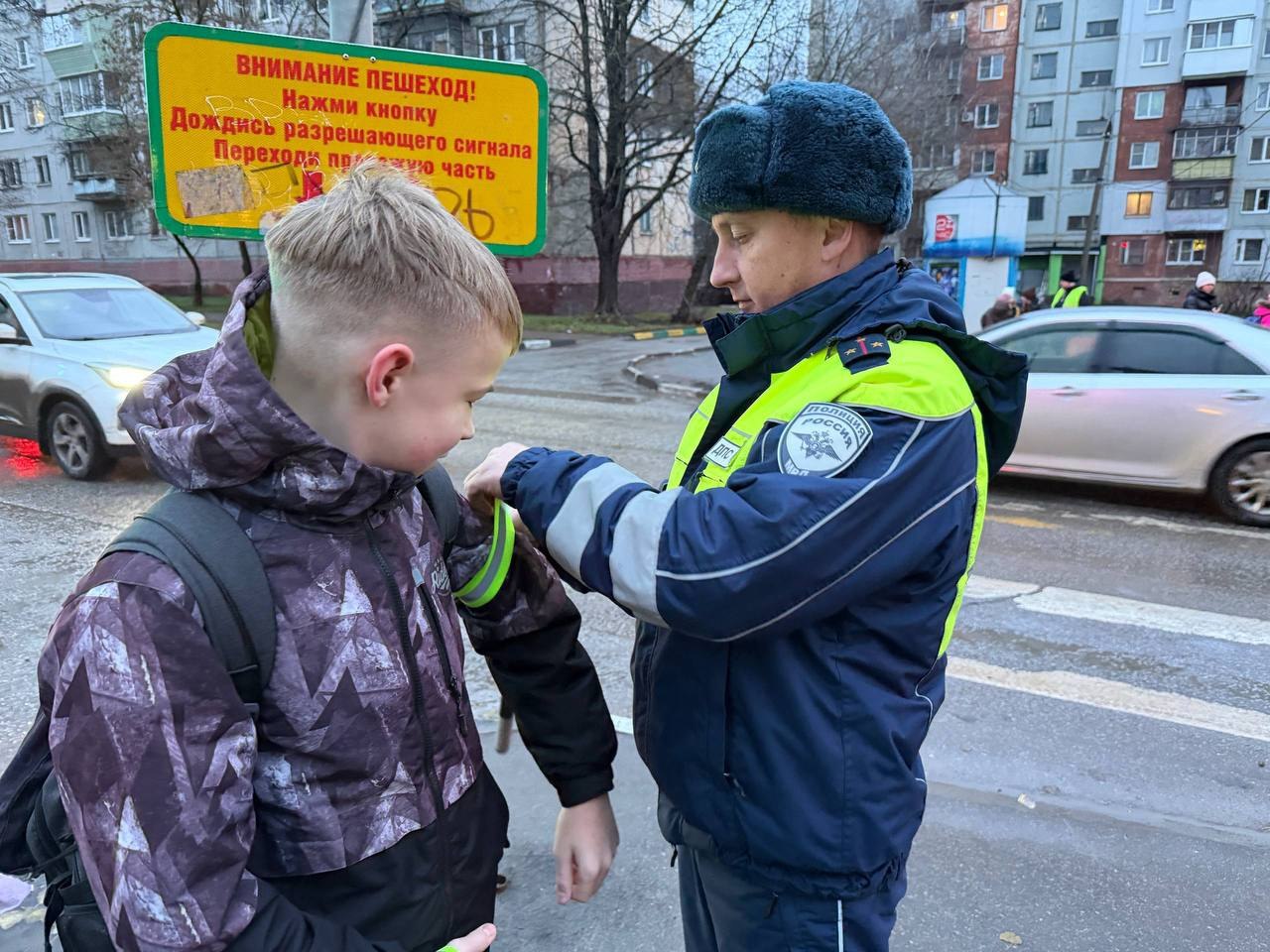 В утренние часы вблизи одного из образовательных учреждений оружейной столицы сотрудники Госавтоинспекции города Тулы провели профилактический рейд «Внимание, дети!» В утренние часы вблизи одного из образовательных учреждений оружейной столицы сотрудники Госавтоинспекции города Тулы провели профилактический рейд «Внимание, дети!»