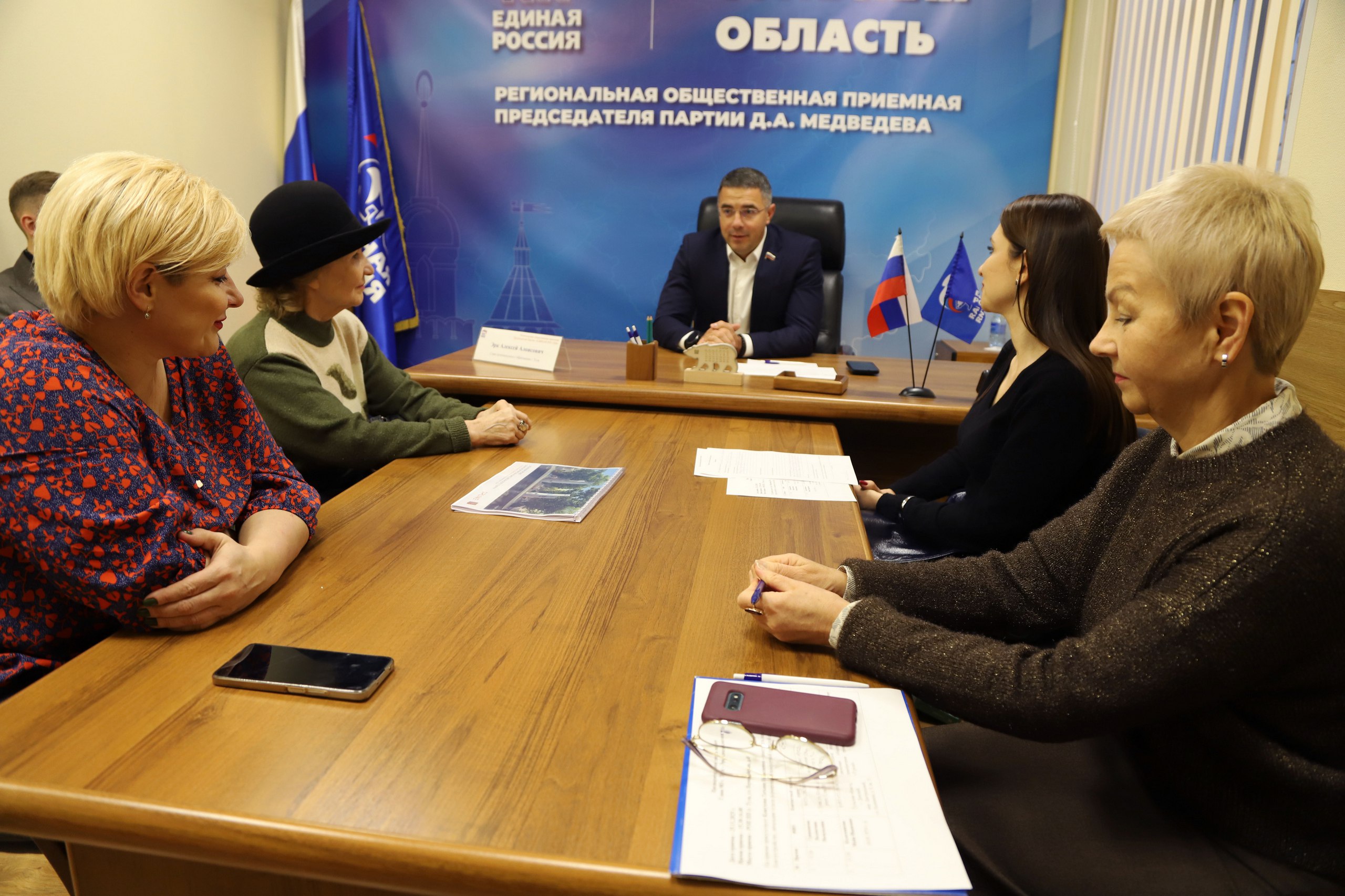 В региональной общественной приемной председателя партии «Единая Россия» Д.А. Медведева Глава города Тулы Алексей Эрк рассмотрел обращения жителей