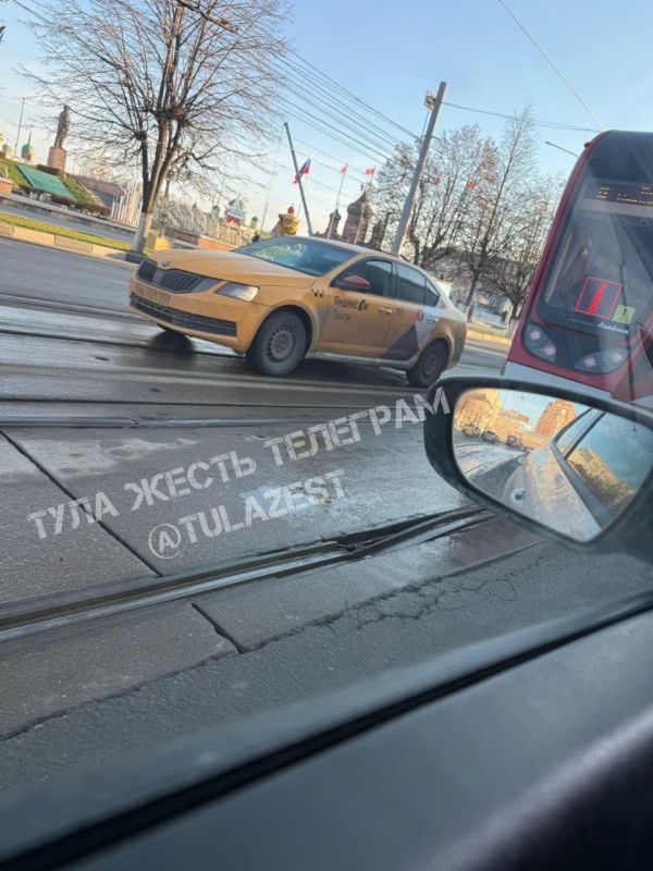 Рельс провалился на улице Советской, 60 в Туле